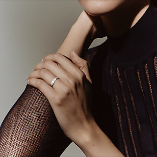 Ever Kelly wedding band, large model | Hermès Canada